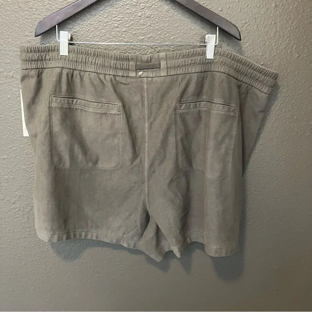 Athleta Farallon Shorts, Cypress Green